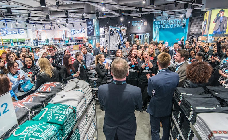 In beeld: Primark flagship opent in Den Haag In beeld: Primark flagship opent in Den Haag