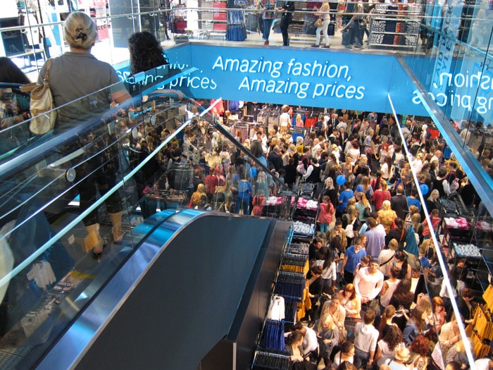 Primark noteert 13 procent omzetstijging in 2015 Primark noteert 13 procent omzetstijging in 2015