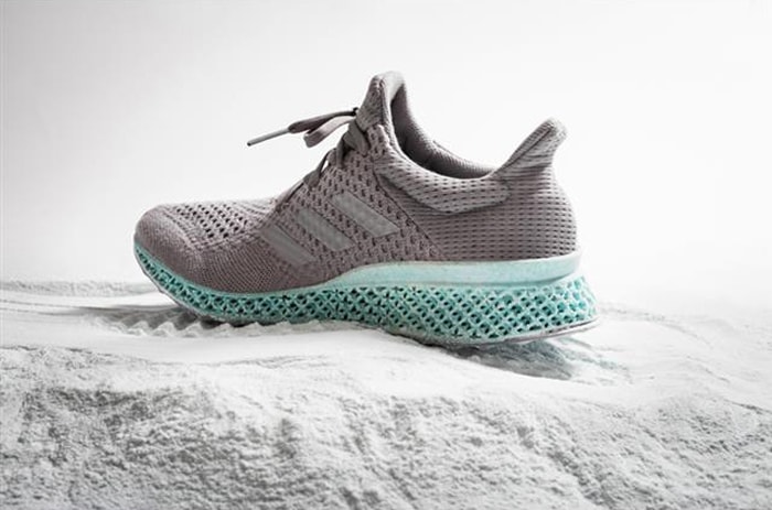 Adidas lanceert tussenzool van oceaanplastic Adidas lanceert tussenzool van oceaanplastic