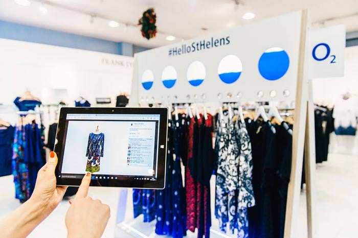 Hoe trending zijn je items? Dit kledingrek in de winkel vertelt het Hoe trending zijn je items? Dit kledingrek in de winkel vertelt het