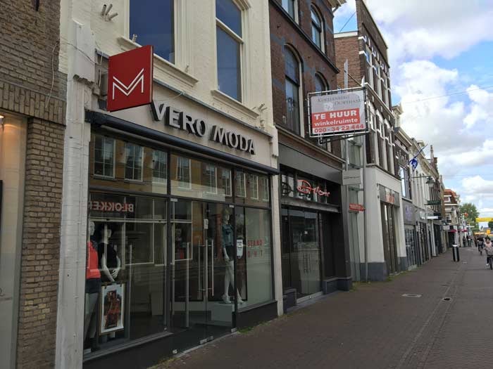 ABN Amro: Aantal passanten winkelstraat loopt terug ABN Amro: Aantal passanten winkelstraat loopt terug