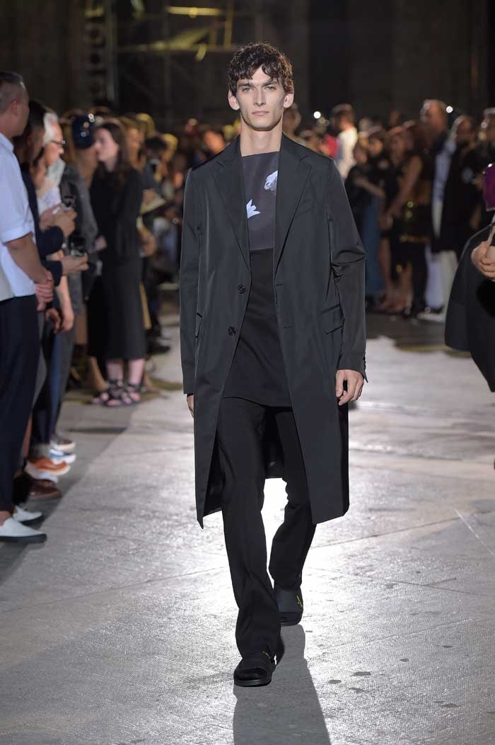 In beeld: Raf Simons SS17 show op Pitti Uomo In beeld: Raf Simons SS17 show op Pitti Uomo