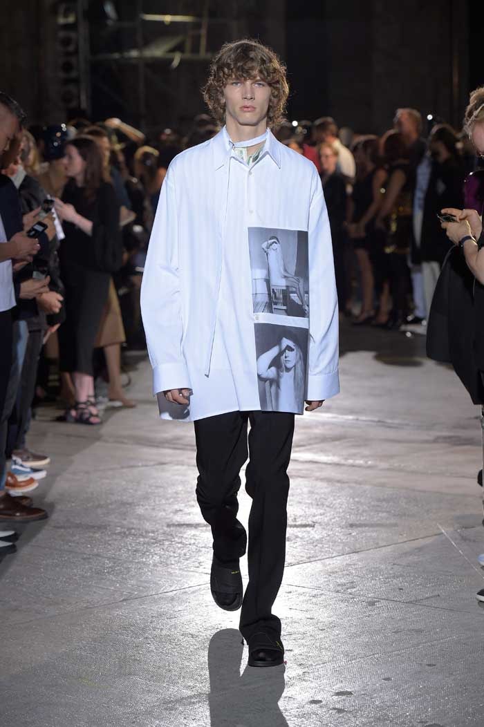 In beeld: Raf Simons SS17 show op Pitti Uomo In beeld: Raf Simons SS17 show op Pitti Uomo
