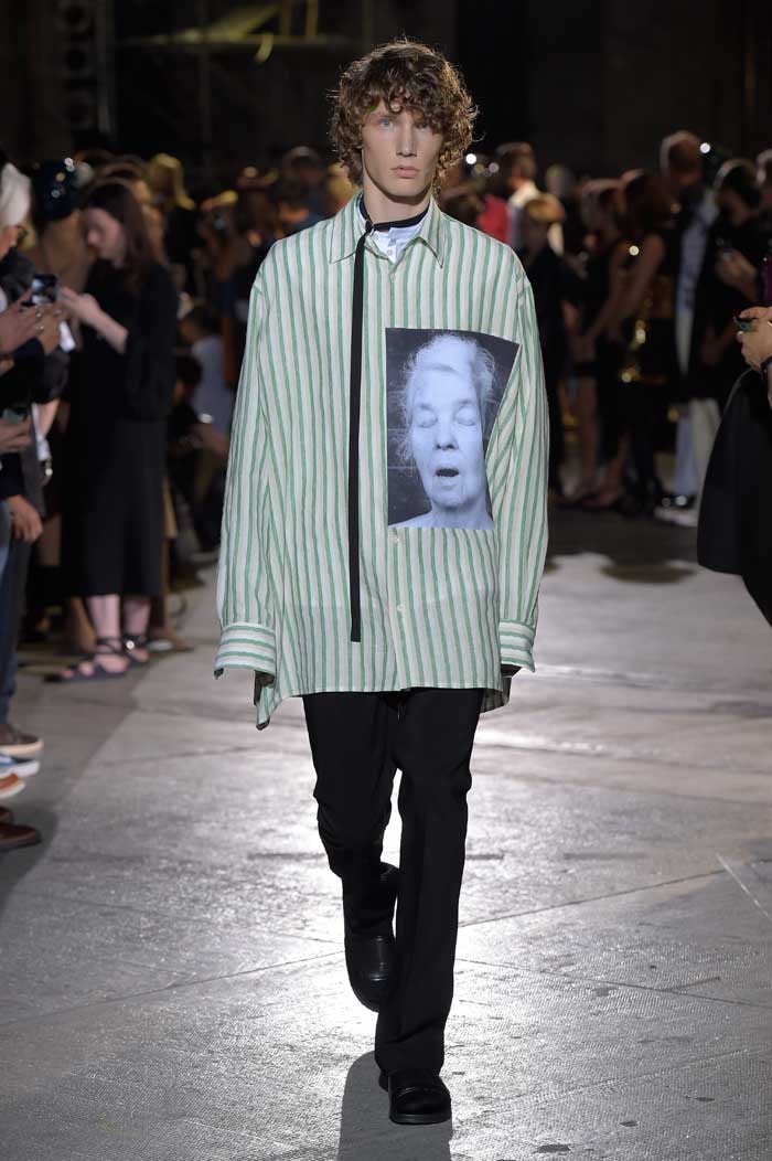 In beeld: Raf Simons SS17 show op Pitti Uomo In beeld: Raf Simons SS17 show op Pitti Uomo