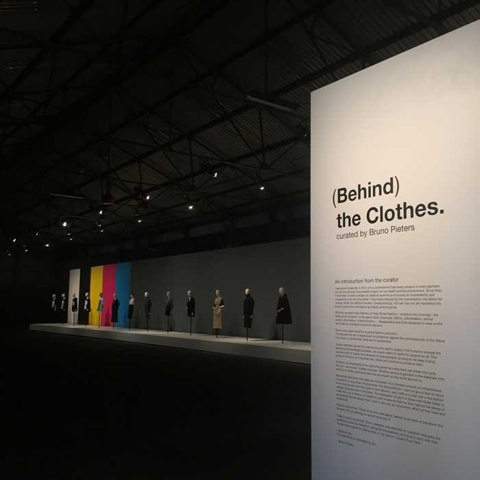 (Behind) the clothes: een expo met een missie (Behind) the clothes: een expo met een missie