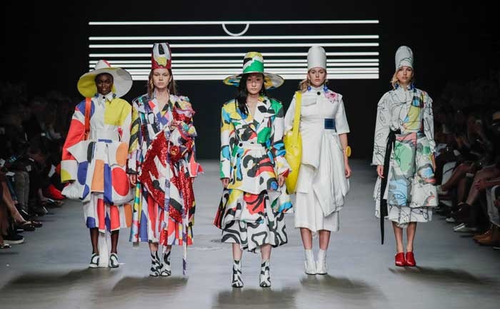 Overzicht: Dit was de 25e editie van Amsterdam Fashion Week Overzicht: Dit was de 25e editie van Amsterdam Fashion Week