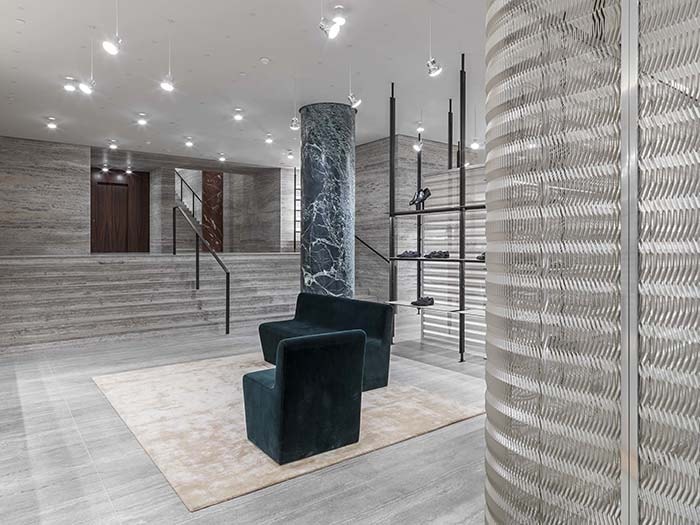 Kijken: Nieuw winkelconcept van Brioni in Parijs Kijken: Nieuw winkelconcept van Brioni in Parijs