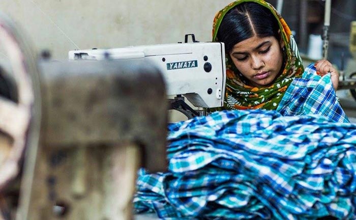 Schone Kleren: ‘Arbeiders uitgebuit door Nederlandse retailers’ Schone Kleren: ‘Arbeiders uitgebuit door Nederlandse retailers’