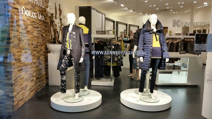 Modesector onder druk: 22 winkels Kennedy-Au Bon Marché failliet Modesector onder druk: 22 winkels Kennedy-Au Bon Marché failliet