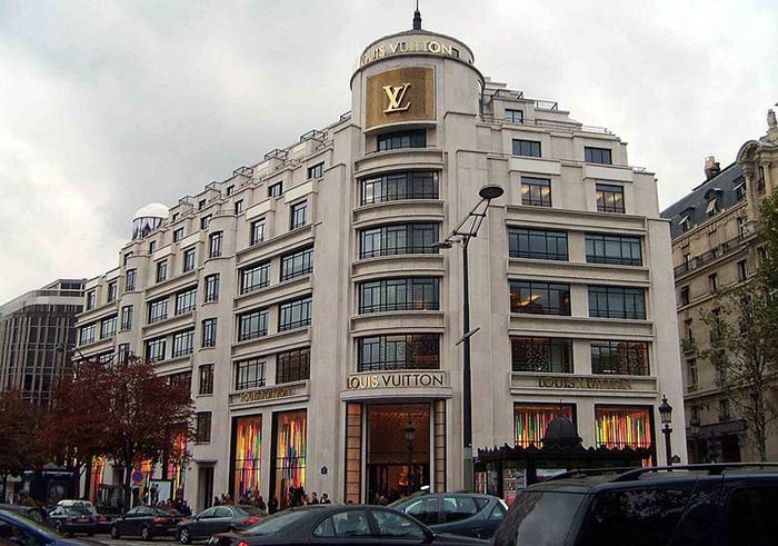 's Werelds duurste winkelstraten en wat Adidas, Chanel en Moncler daarvoor moeten verkopen 's Werelds duurste winkelstraten en wat Adidas, Chanel en Moncler daarvoor moeten verkopen