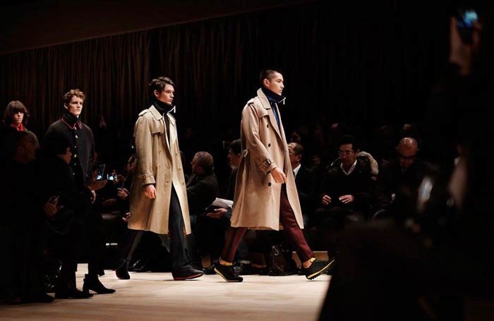 Burberry gooit roer om met catwalkshows en verkoopstrategie Burberry gooit roer om met catwalkshows en verkoopstrategie