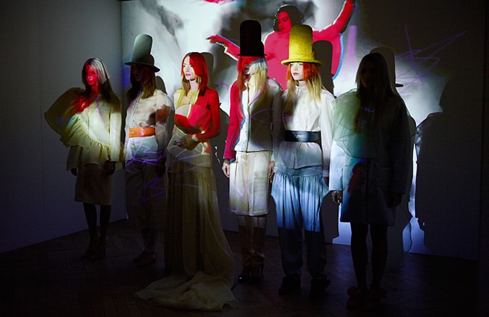 In beeld: Nederlandse modeontwerpers op de Parijse coutureweek In beeld: Nederlandse modeontwerpers op de Parijse coutureweek