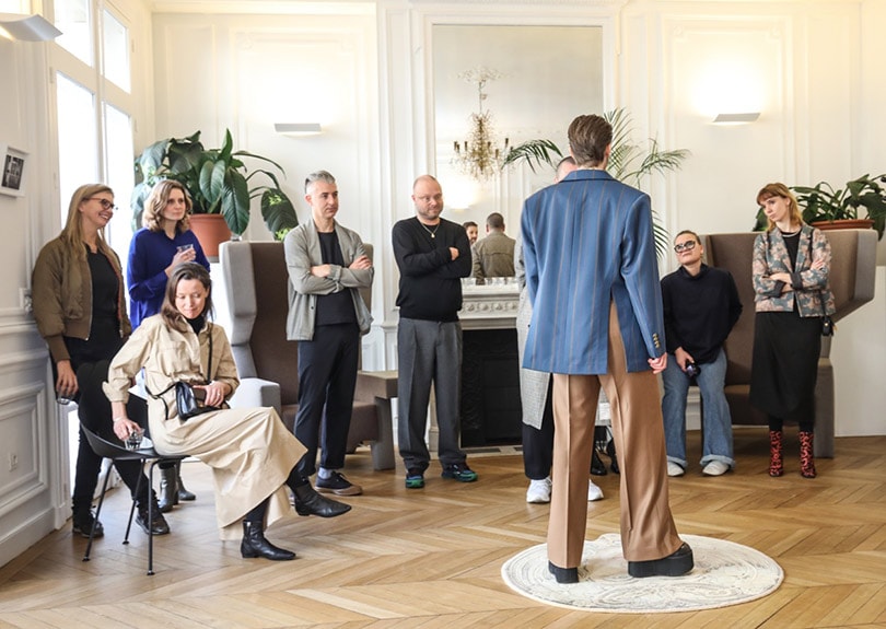 Kijken: ArtEZ studenten presenteren tijdens Paris Fashion Week Kijken: ArtEZ studenten presenteren tijdens Paris Fashion Week