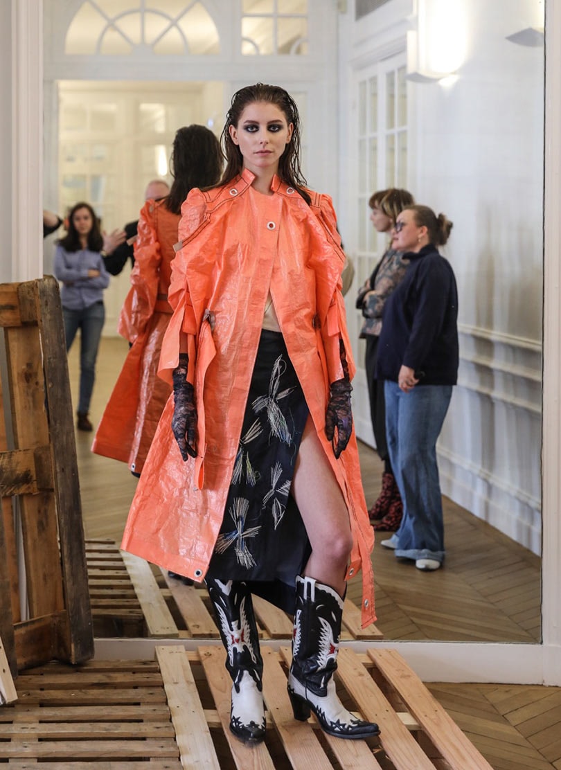 Kijken: ArtEZ studenten presenteren tijdens Paris Fashion Week Kijken: ArtEZ studenten presenteren tijdens Paris Fashion Week