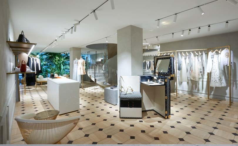 Dior opent pop-up shops voor debuutcollectie Maria Chiuri Dior opent pop-up shops voor debuutcollectie Maria Chiuri