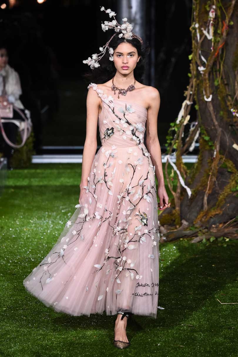 Dior opent Japanse winkel met twee shows Dior opent Japanse winkel met twee shows