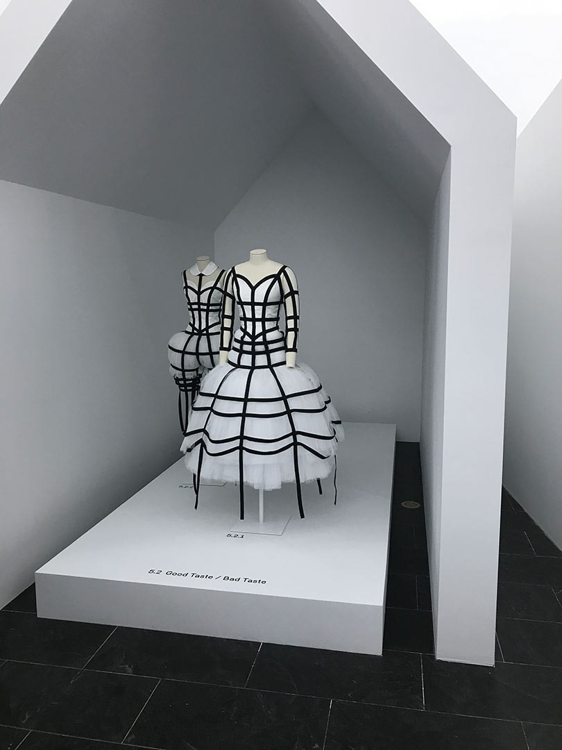 Tentoonstelling over Comme des Garçons’ Rei Kawakubo geopend Tentoonstelling over Comme des Garçons’ Rei Kawakubo geopend