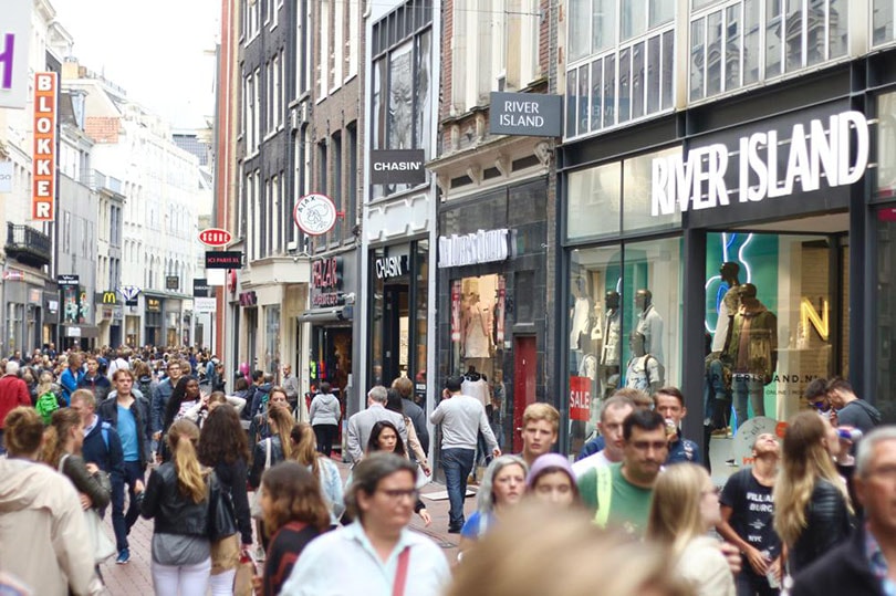 Aantal internationale ketens in winkelstraat neemt fors toe Aantal internationale ketens in winkelstraat neemt fors toe