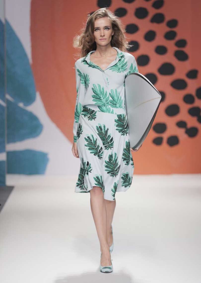 In Beeld: Kleurrijke eerste modeshow van Fabienne Chapot In Beeld: Kleurrijke eerste modeshow van Fabienne Chapot