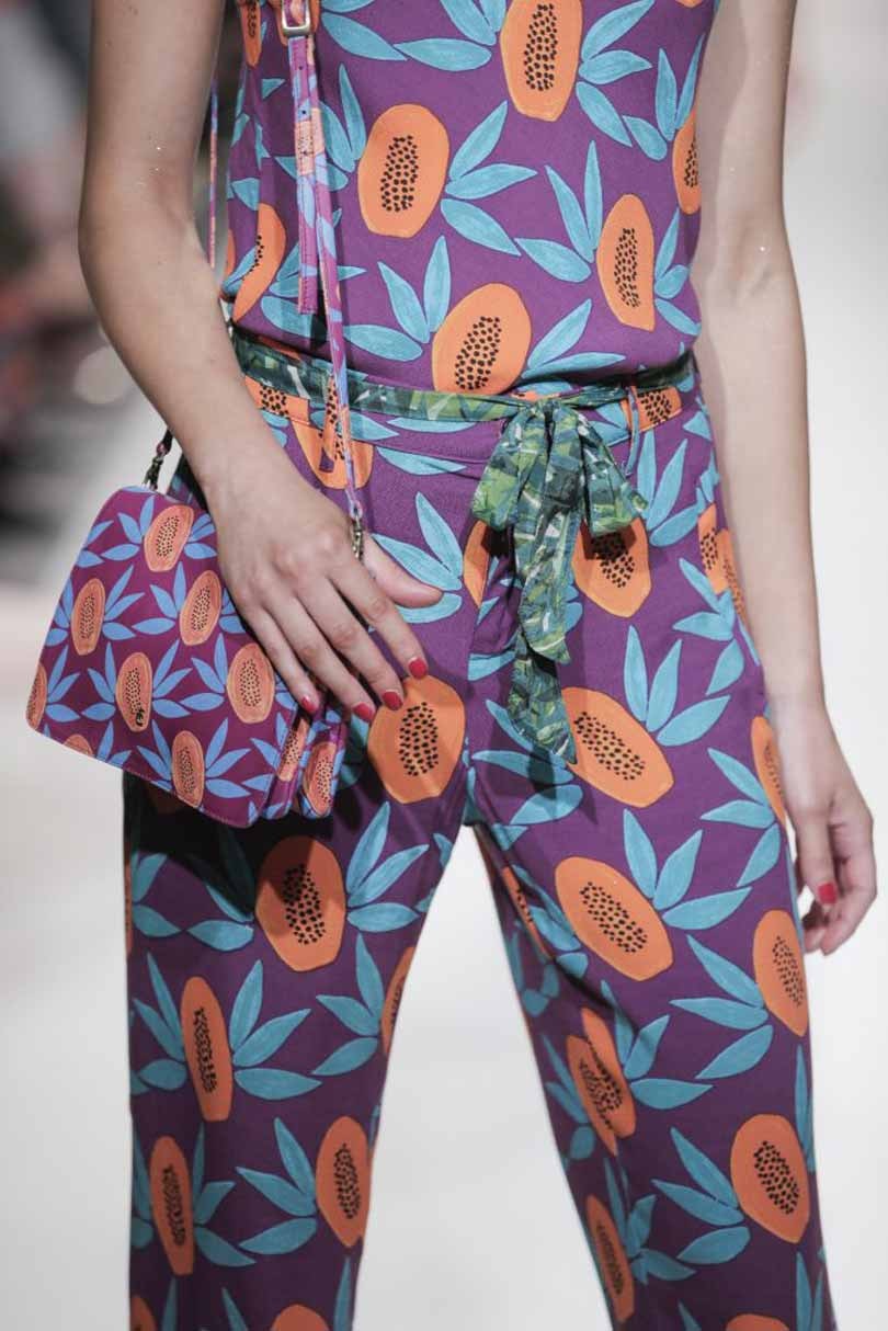 In Beeld: Kleurrijke eerste modeshow van Fabienne Chapot In Beeld: Kleurrijke eerste modeshow van Fabienne Chapot