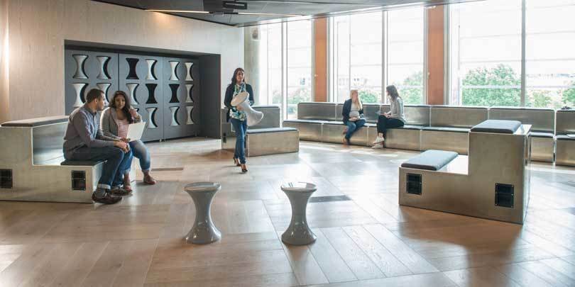 Kijken: de Tech Hub van Yoox a Net-a-Porter Kijken: de Tech Hub van Yoox a Net-a-Porter