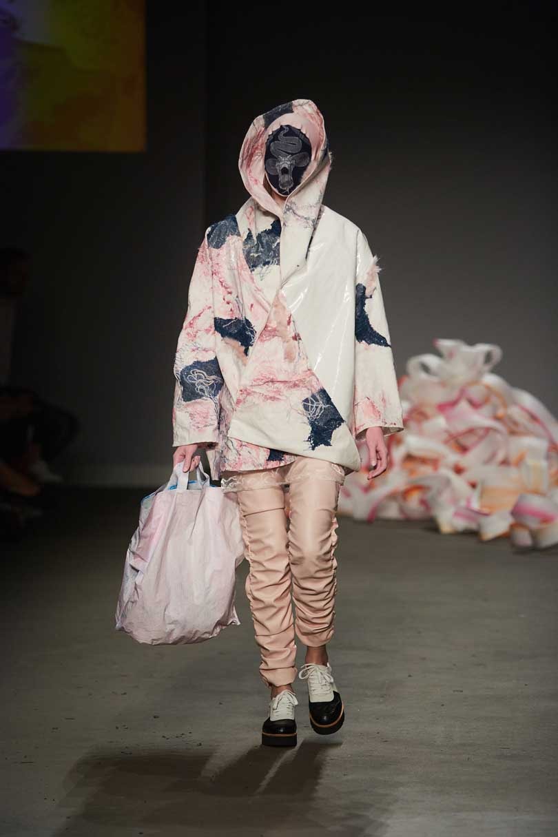 In Beeld: Focus op duurzame mode tijdens Amsterdam Fashion Week In Beeld: Focus op duurzame mode tijdens Amsterdam Fashion Week