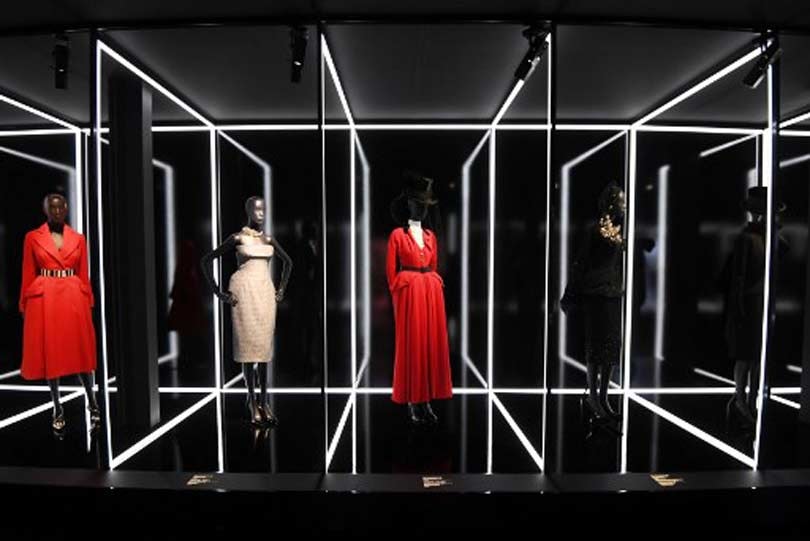 In Beeld: Christian Dior, Couturier du Rêve In Beeld: Christian Dior, Couturier du Rêve