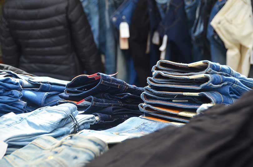 Denim tot de dood: het verhaal van de Japanse liefde voor de spijkerbroek Denim tot de dood: het verhaal van de Japanse liefde voor de spijkerbroek