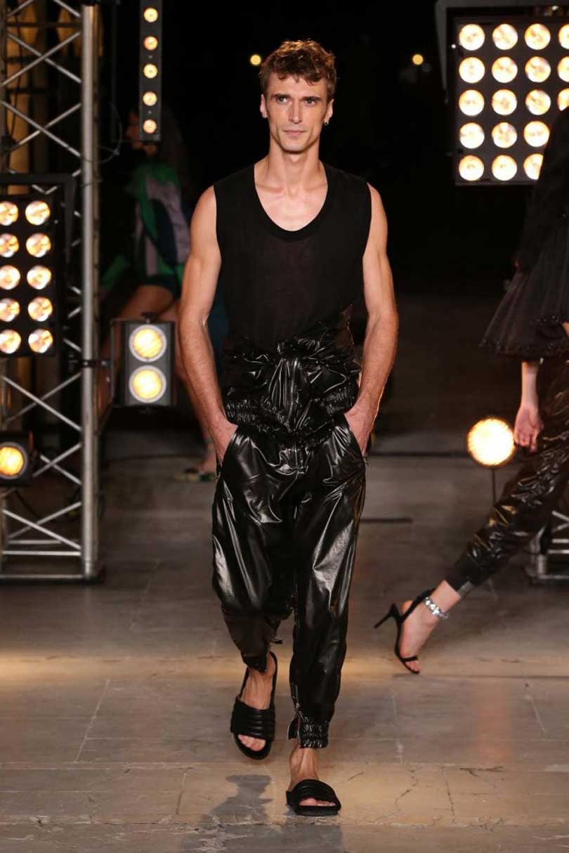 In beeld: Isabel Marant stapt in mannenmode In beeld: Isabel Marant stapt in mannenmode