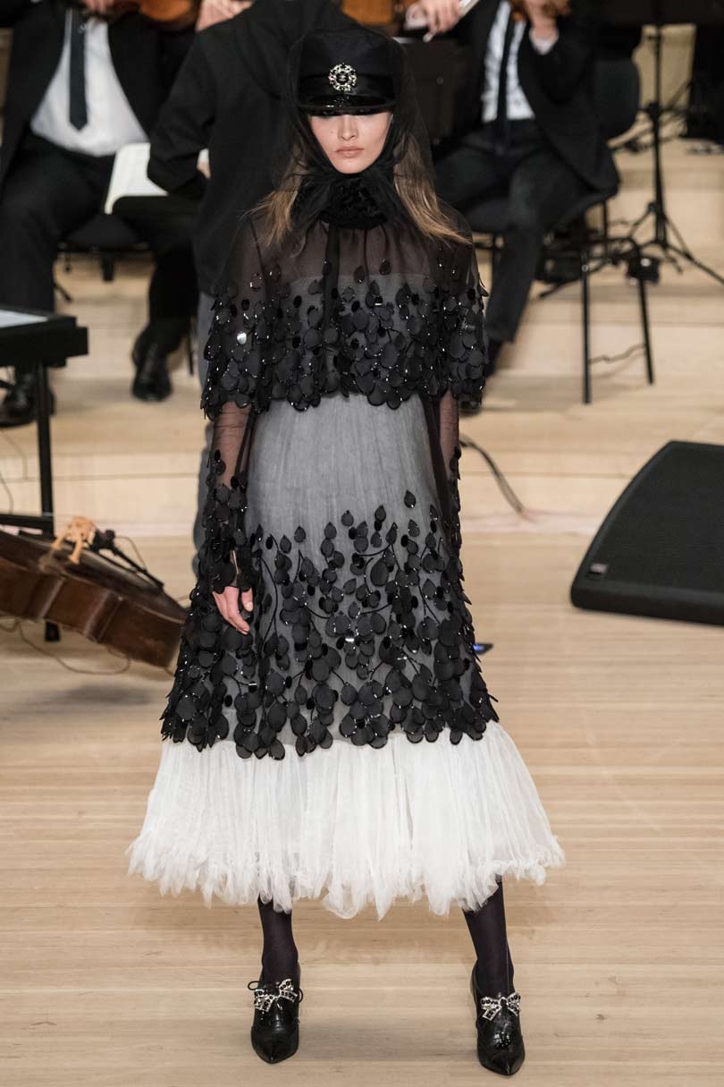 Kijken: Lagerfeld toont Chanel's Métier d’Art in geboortestad Hamburg Kijken: Lagerfeld toont Chanel's Métier d’Art in geboortestad Hamburg