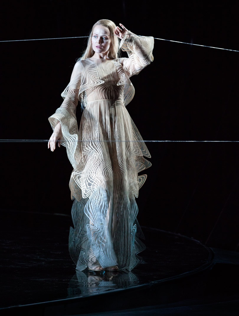 KIjken: Iris van Herpen ontwerpt kostuums voor 'Pelléas et Mélisande' Opera Vlaanderen KIjken: Iris van Herpen ontwerpt kostuums voor 'Pelléas et Mélisande' Opera Vlaanderen