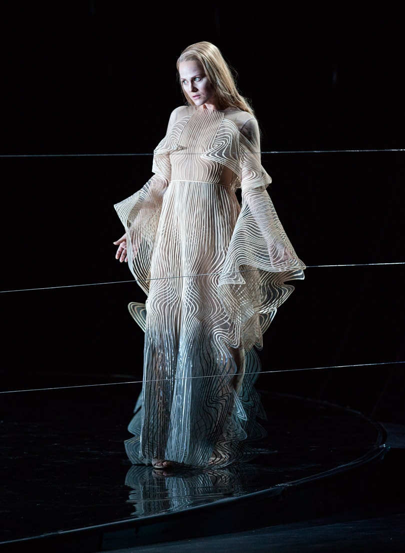 KIjken: Iris van Herpen ontwerpt kostuums voor 'Pelléas et Mélisande' Opera Vlaanderen KIjken: Iris van Herpen ontwerpt kostuums voor 'Pelléas et Mélisande' Opera Vlaanderen