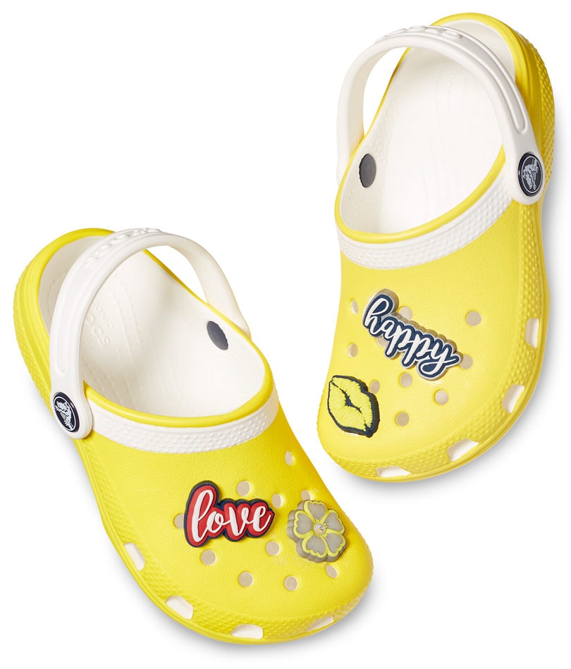 In beeld: de eerste celebrity-samenwerking van Crocs met Drew Barrymore In beeld: de eerste celebrity-samenwerking van Crocs met Drew Barrymore