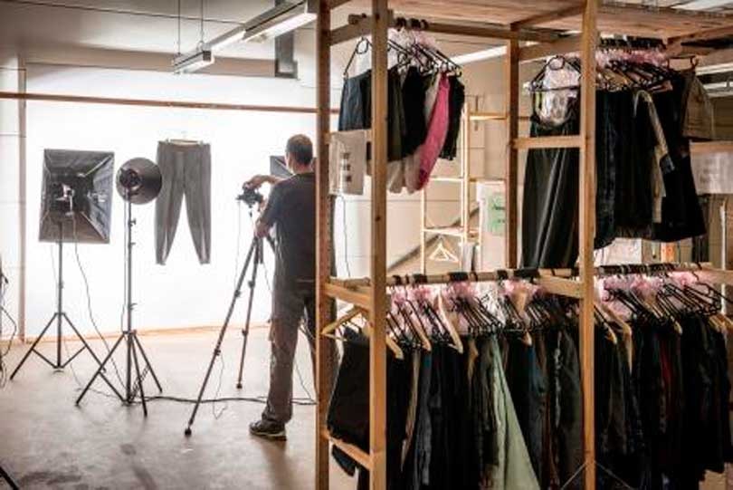 Momox: De miljoenenbusiness van tweedehands mode Momox: De miljoenenbusiness van tweedehands mode