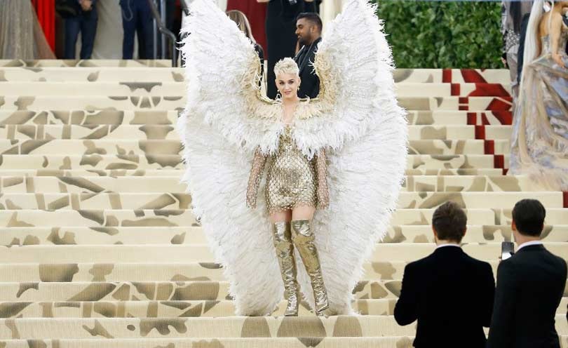 ‘Hemelse’ rode loper looks Met Gala 2018 in beeld ‘Hemelse’ rode loper looks Met Gala 2018 in beeld