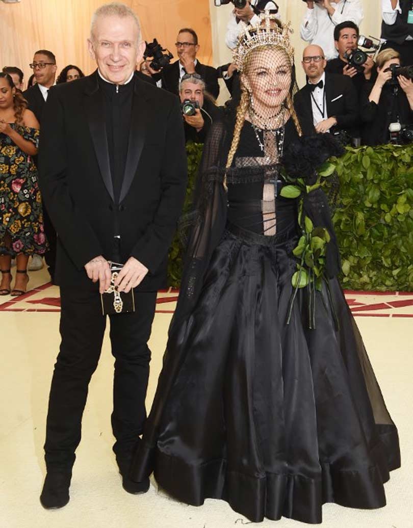 ‘Hemelse’ rode loper looks Met Gala 2018 in beeld ‘Hemelse’ rode loper looks Met Gala 2018 in beeld