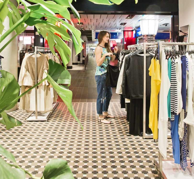 Kijken: Claudia Sträter Share Your Clothes Pop-Up Kijken: Claudia Sträter Share Your Clothes Pop-Up