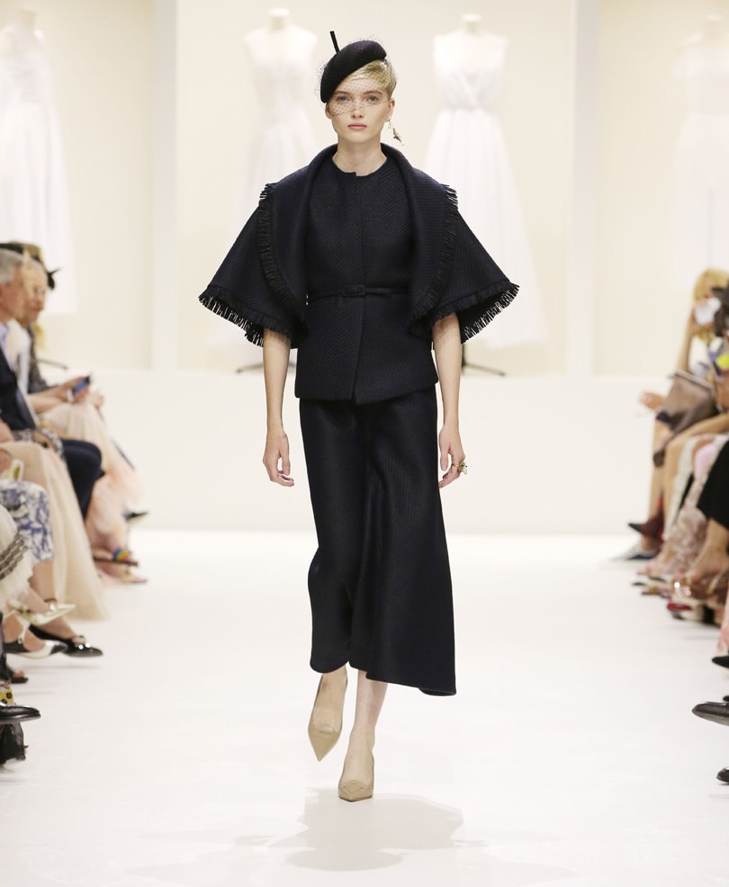 Een zwart kostuum als beste keus - de trends van Paris Haute Couture Week Een zwart kostuum als beste keus - de trends van Paris Haute Couture Week