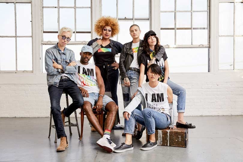 Pride collecties 2018: Slogans, felle kleuren en regenbogen Pride collecties 2018: Slogans, felle kleuren en regenbogen