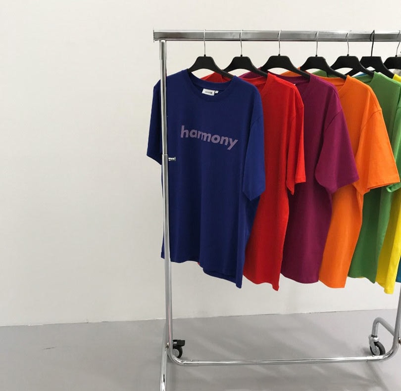 Pride collecties 2018: Slogans, felle kleuren en regenbogen Pride collecties 2018: Slogans, felle kleuren en regenbogen