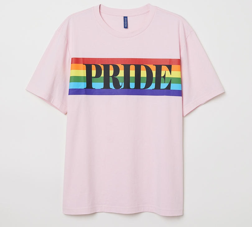 Pride collecties 2018: Slogans, felle kleuren en regenbogen Pride collecties 2018: Slogans, felle kleuren en regenbogen