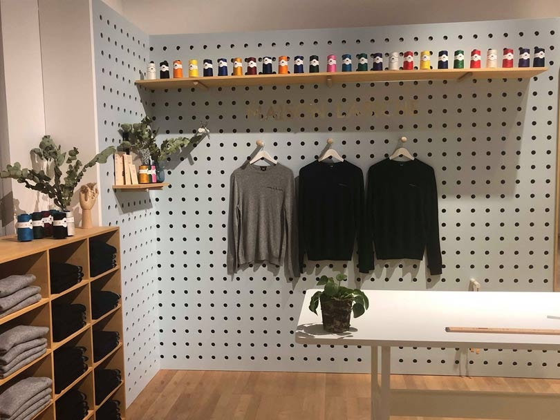 Uniqlo toont in Parijs de kunst van lifewear en nieuwe norm voor breitechnieken Uniqlo toont in Parijs de kunst van lifewear en nieuwe norm voor breitechnieken