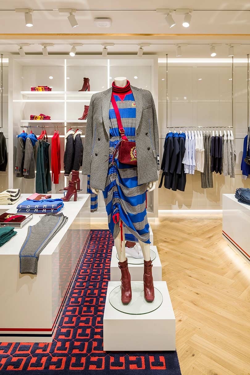 ‘De winkel van de toekomst’: Tommy Hilfiger’s vernieuwde winkel in Amsterdam ‘De winkel van de toekomst’: Tommy Hilfiger’s vernieuwde winkel in Amsterdam