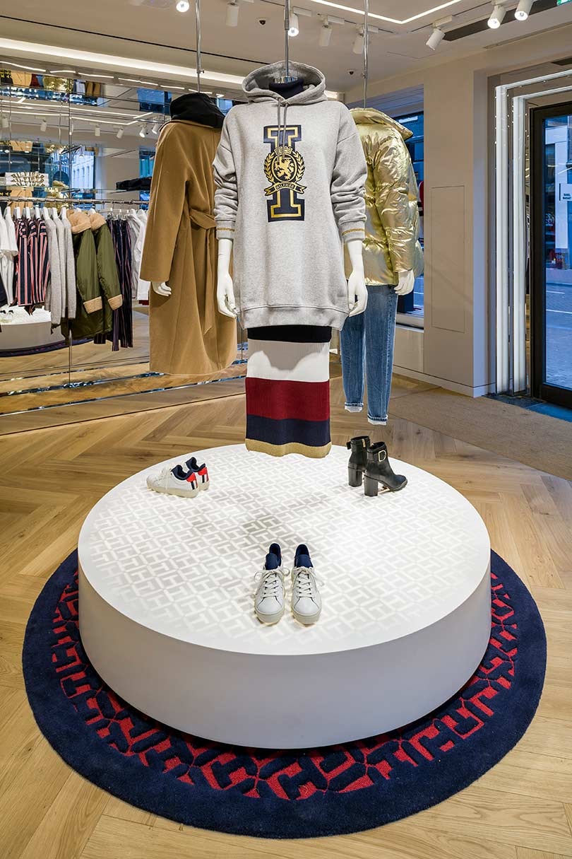 ‘De winkel van de toekomst’: Tommy Hilfiger’s vernieuwde winkel in Amsterdam ‘De winkel van de toekomst’: Tommy Hilfiger’s vernieuwde winkel in Amsterdam