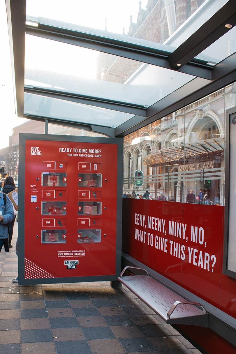 Zien: consumenten in Amsterdam kunnen America Today-producten uit de muur halen Zien: consumenten in Amsterdam kunnen America Today-producten uit de muur halen
