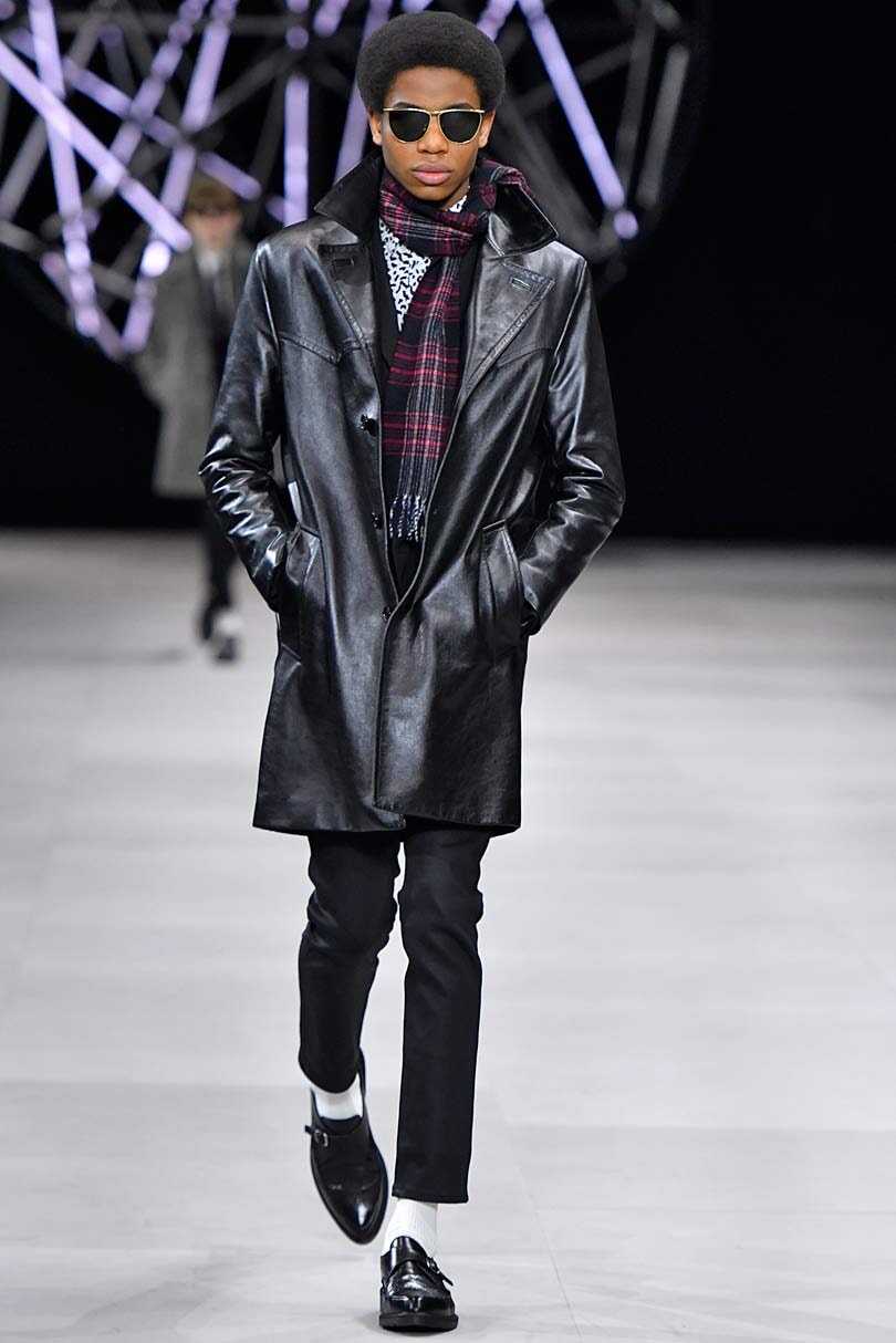 Paris Fashion Week afgesloten met een paar verrassingen Paris Fashion Week afgesloten met een paar verrassingen