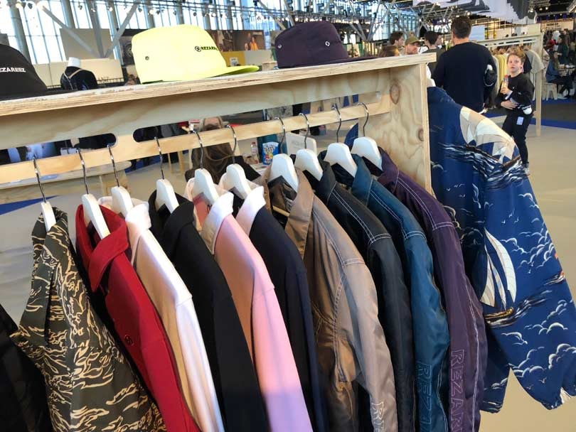 Kleur stoot donkere tinten van de troon tijdens wintereditie Modefabriek Kleur stoot donkere tinten van de troon tijdens wintereditie Modefabriek