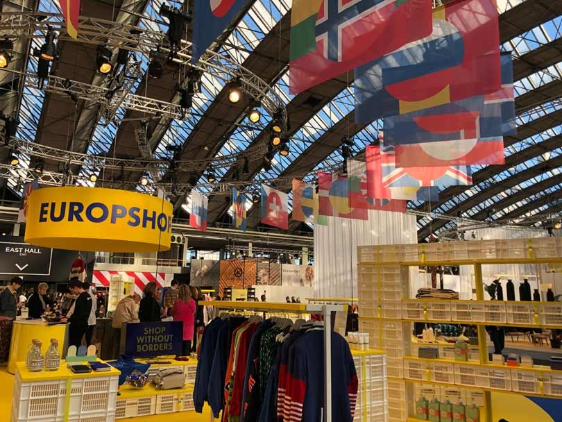 Kleur stoot donkere tinten van de troon tijdens wintereditie Modefabriek Kleur stoot donkere tinten van de troon tijdens wintereditie Modefabriek