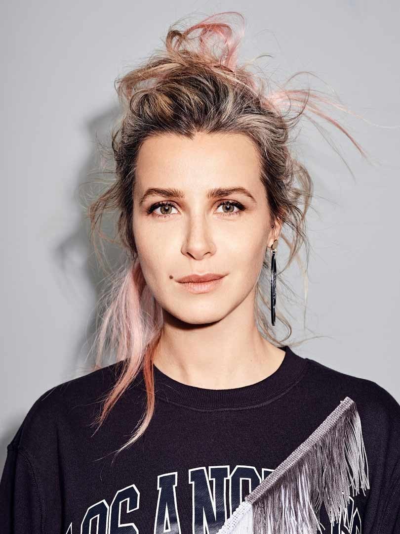 Kijken: de eerste beelden van ‘gehackte’ H&M-collectie gemaakt uit sale-items Kijken: de eerste beelden van ‘gehackte’ H&M-collectie gemaakt uit sale-items