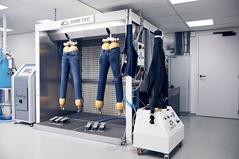 Binnenkijken bij Tommy Hilfiger's denim center op de PVH campus Binnenkijken bij Tommy Hilfiger's denim center op de PVH campus